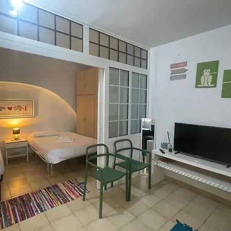 Apartment Guesthost - Stazione & Universita Lovely